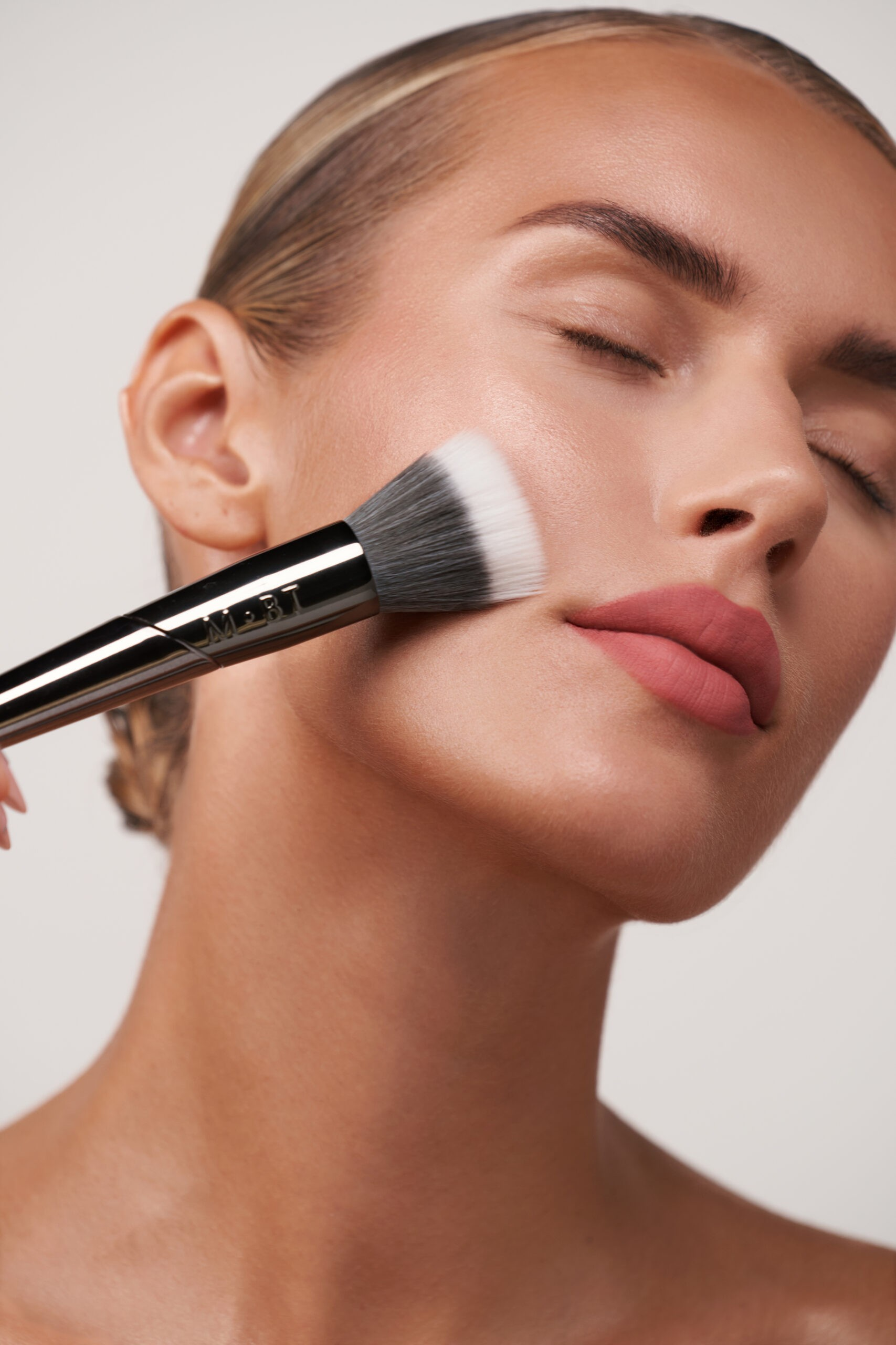 01 | COVER teptukas šlapiems/kreminiams produktams + BEAUTY BLUR momentinio poveikio veido pudra, 30ml - Image 4