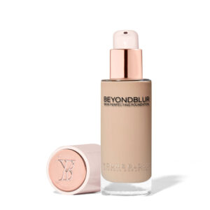 YOUNGBLOOD Skystas mineralinis makiažo pagrindas - pudra “BEYONDBLUR™ SKIN PERFECTING FOUNDATION”